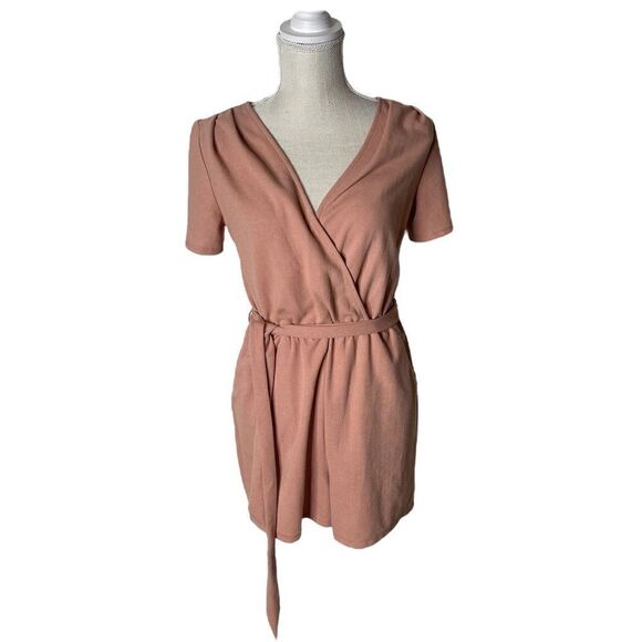 Gilli Surplice Faux Wrap Style Short Sleeve Romper in Salmon Size Small - Picture 4 of 15